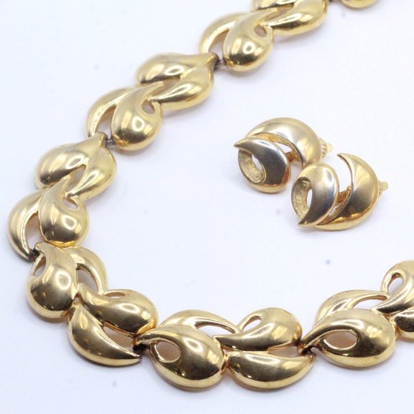 Trifari TM Gold Tone Modernist Choker Collar Link Necklace Set - Picture 3 of 9